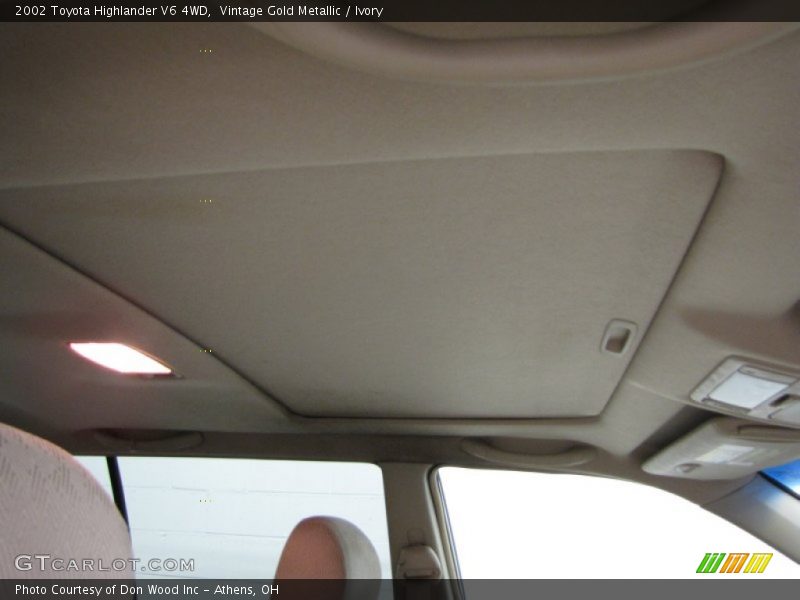 Vintage Gold Metallic / Ivory 2002 Toyota Highlander V6 4WD