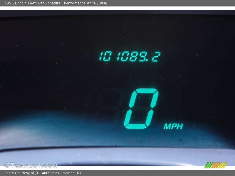 Performance White / Blue 1996 Lincoln Town Car Signature