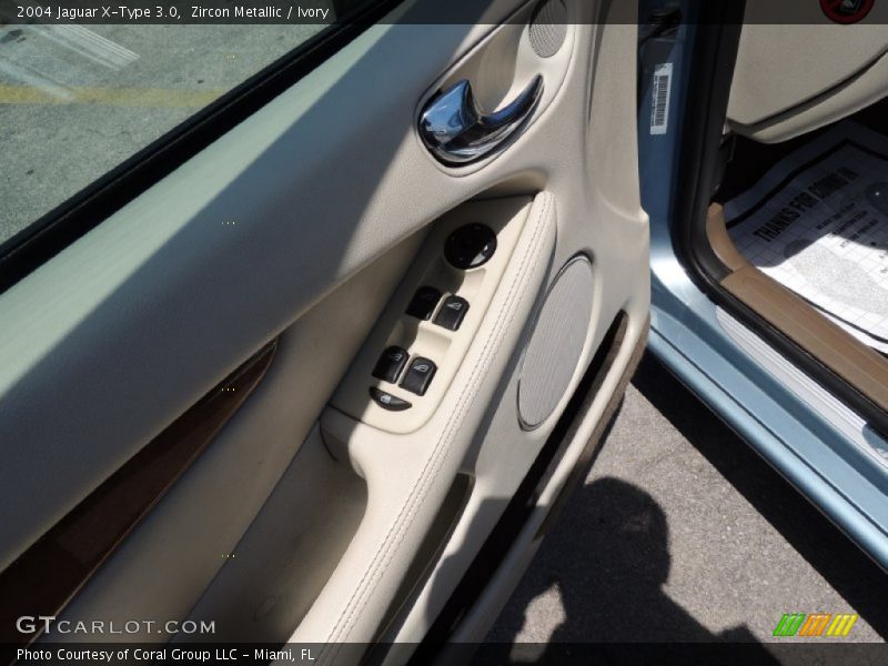 Zircon Metallic / Ivory 2004 Jaguar X-Type 3.0