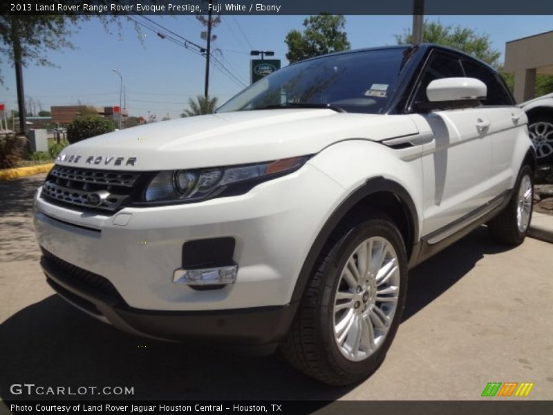 Front 3/4 View of 2013 Range Rover Evoque Prestige