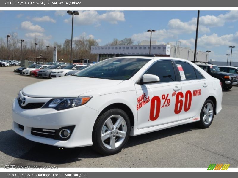 Super White / Black 2013 Toyota Camry SE