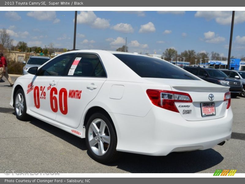 Super White / Black 2013 Toyota Camry SE