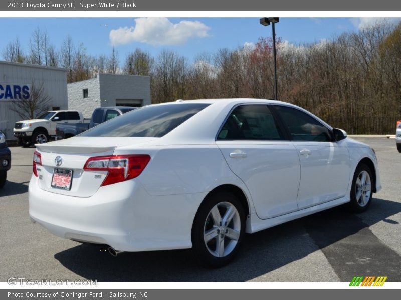 Super White / Black 2013 Toyota Camry SE