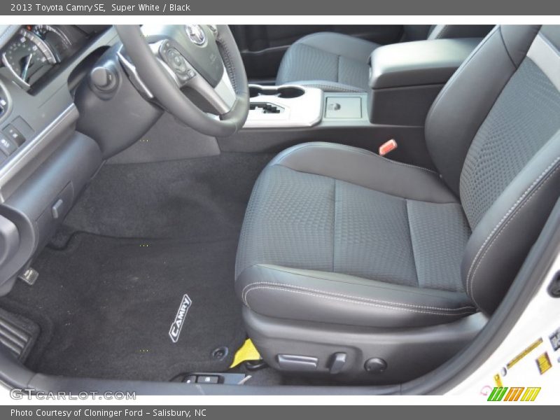 Super White / Black 2013 Toyota Camry SE