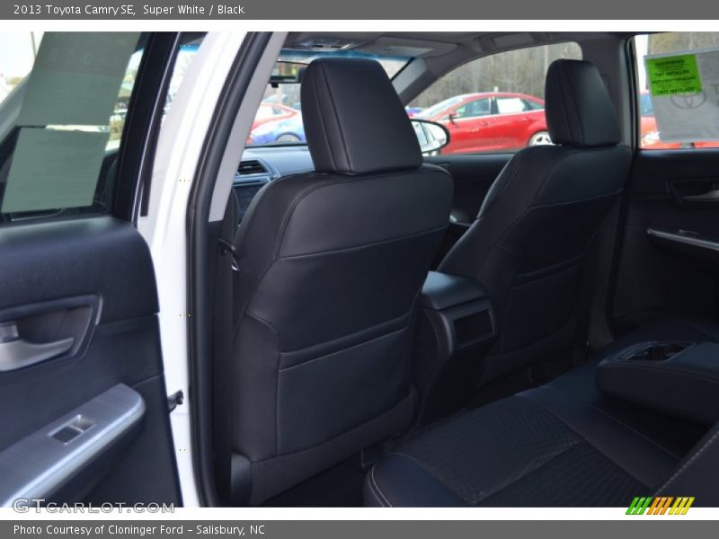 Super White / Black 2013 Toyota Camry SE