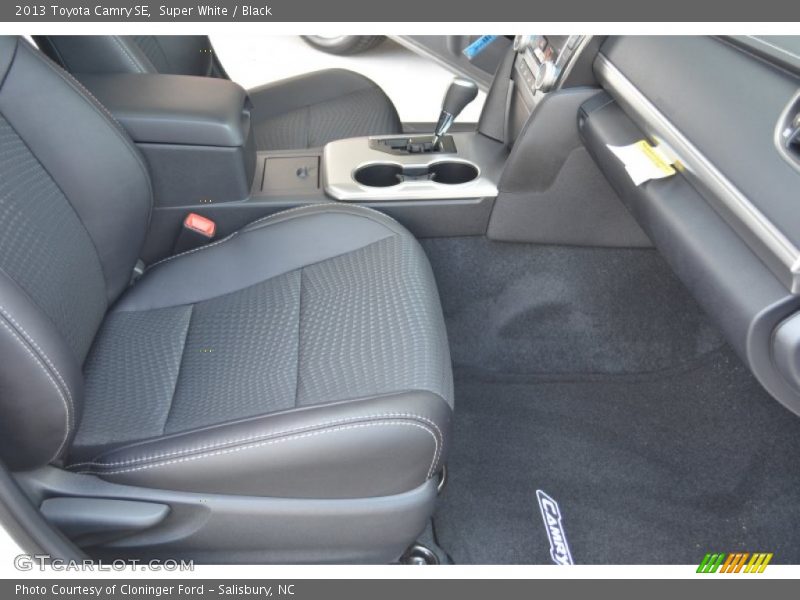 Super White / Black 2013 Toyota Camry SE