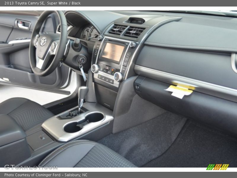 Super White / Black 2013 Toyota Camry SE