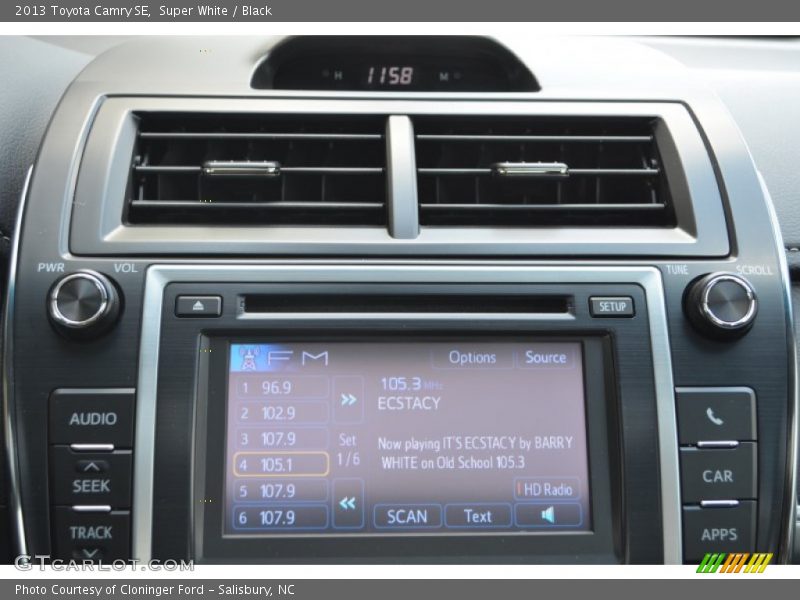 Super White / Black 2013 Toyota Camry SE