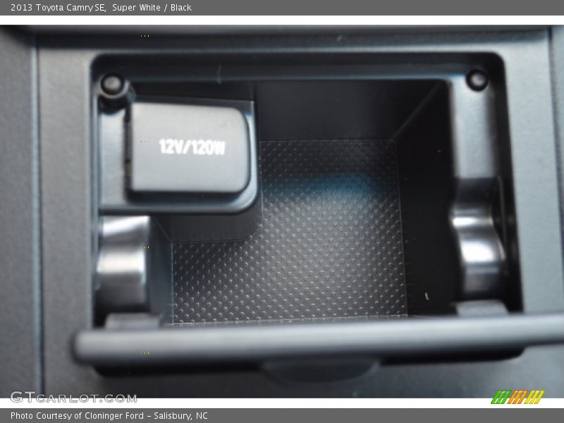 Super White / Black 2013 Toyota Camry SE