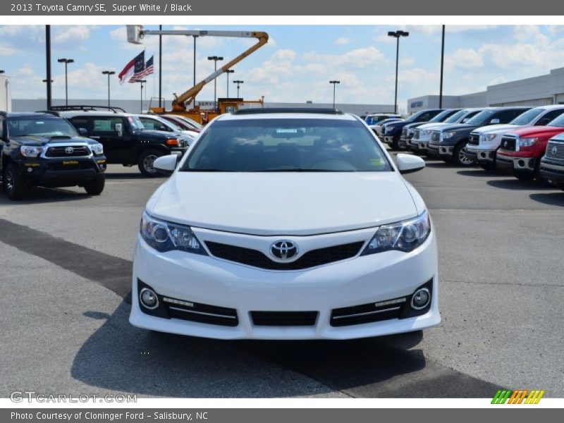 Super White / Black 2013 Toyota Camry SE