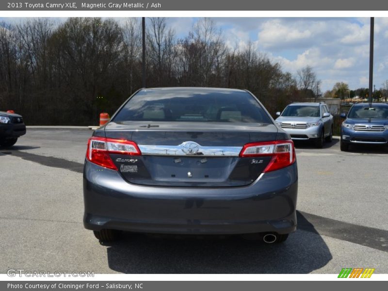 Magnetic Gray Metallic / Ash 2013 Toyota Camry XLE