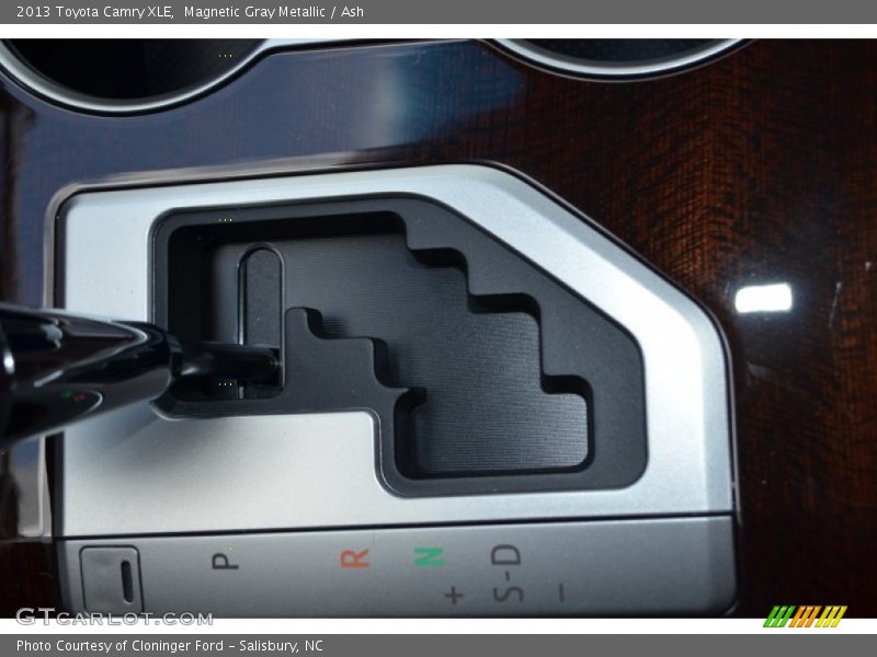 Magnetic Gray Metallic / Ash 2013 Toyota Camry XLE