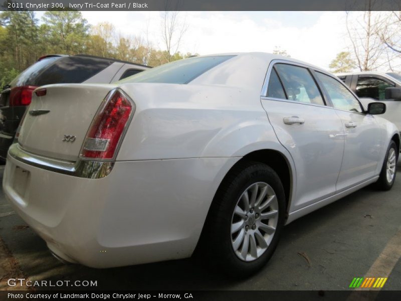 Ivory Tri-Coat Pearl / Black 2011 Chrysler 300