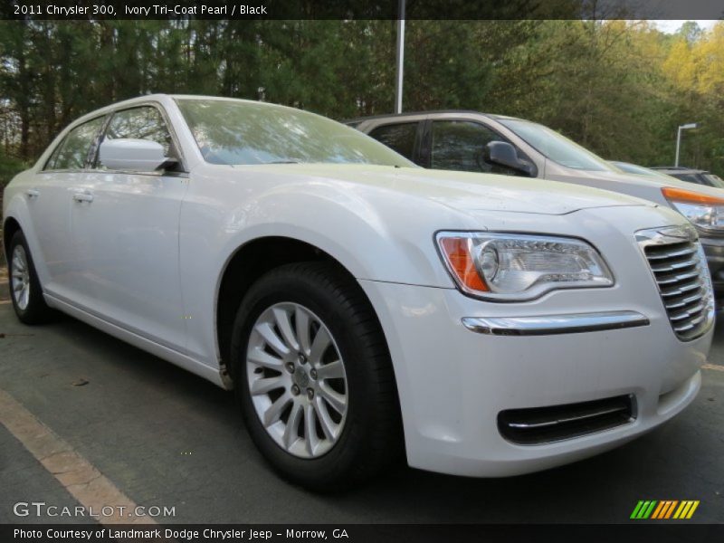 Ivory Tri-Coat Pearl / Black 2011 Chrysler 300