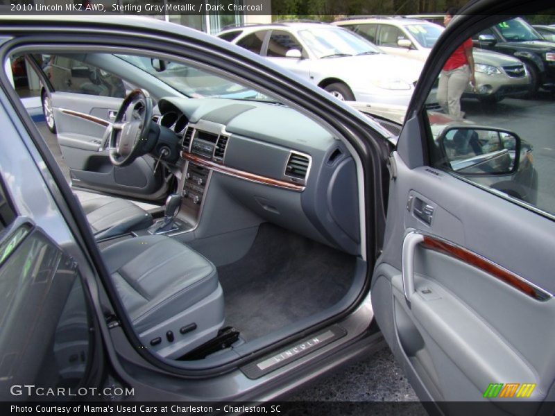 Dashboard of 2010 MKZ AWD