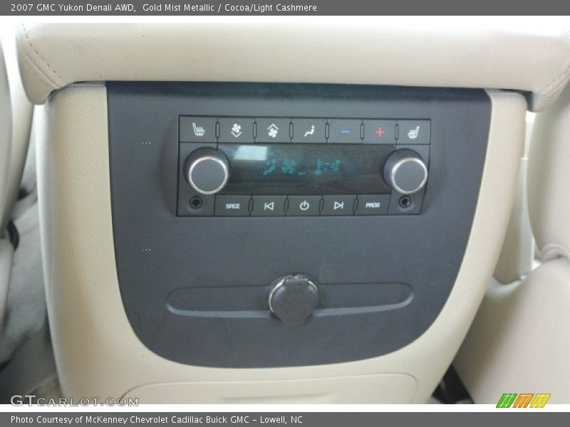 Gold Mist Metallic / Cocoa/Light Cashmere 2007 GMC Yukon Denali AWD