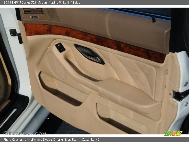 Alpine White III / Beige 1998 BMW 5 Series 528i Sedan