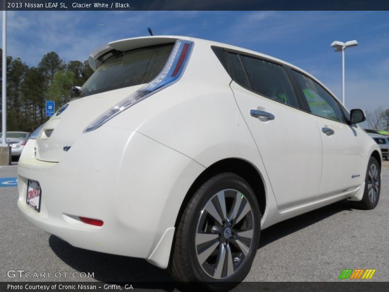 Glacier White / Black 2013 Nissan LEAF SL