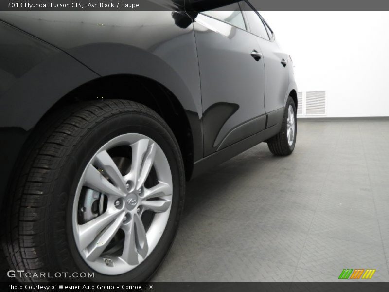 Ash Black / Taupe 2013 Hyundai Tucson GLS