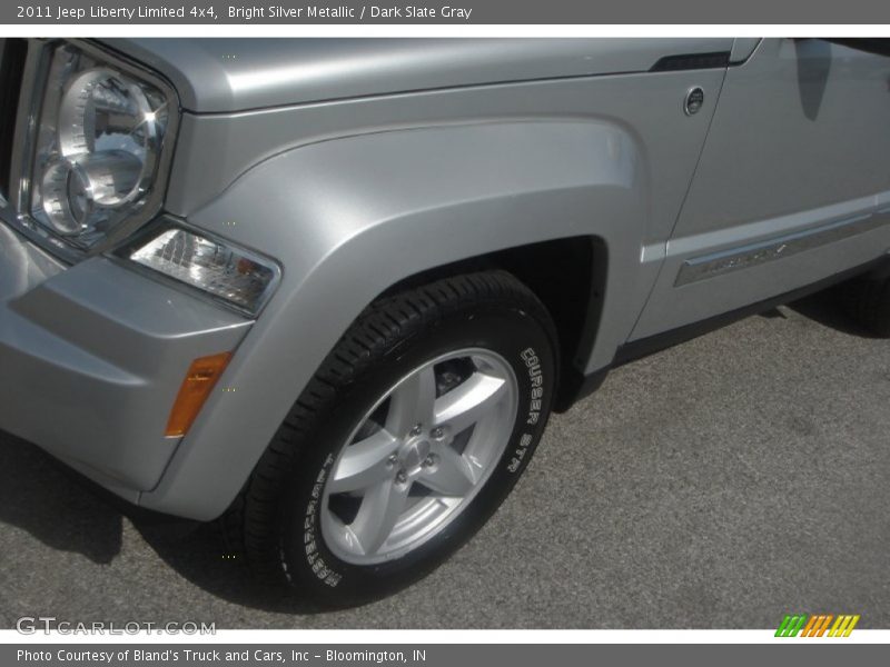 Bright Silver Metallic / Dark Slate Gray 2011 Jeep Liberty Limited 4x4