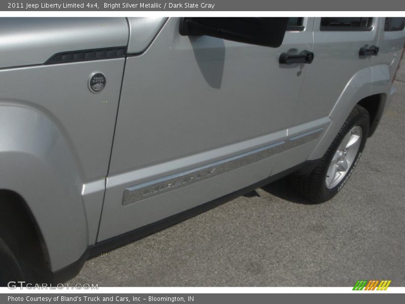 Bright Silver Metallic / Dark Slate Gray 2011 Jeep Liberty Limited 4x4