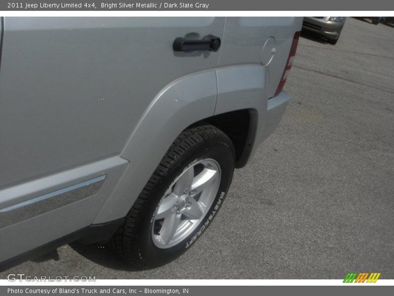 Bright Silver Metallic / Dark Slate Gray 2011 Jeep Liberty Limited 4x4