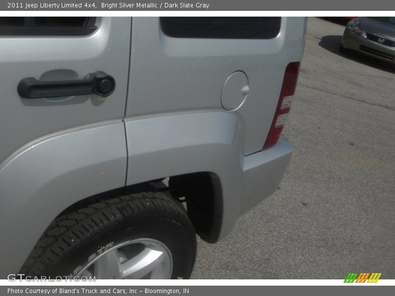 Bright Silver Metallic / Dark Slate Gray 2011 Jeep Liberty Limited 4x4