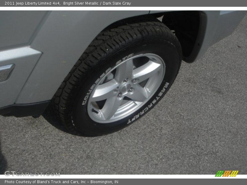Bright Silver Metallic / Dark Slate Gray 2011 Jeep Liberty Limited 4x4