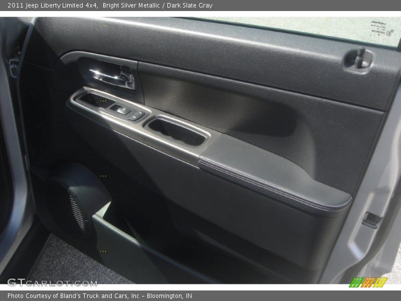 Bright Silver Metallic / Dark Slate Gray 2011 Jeep Liberty Limited 4x4
