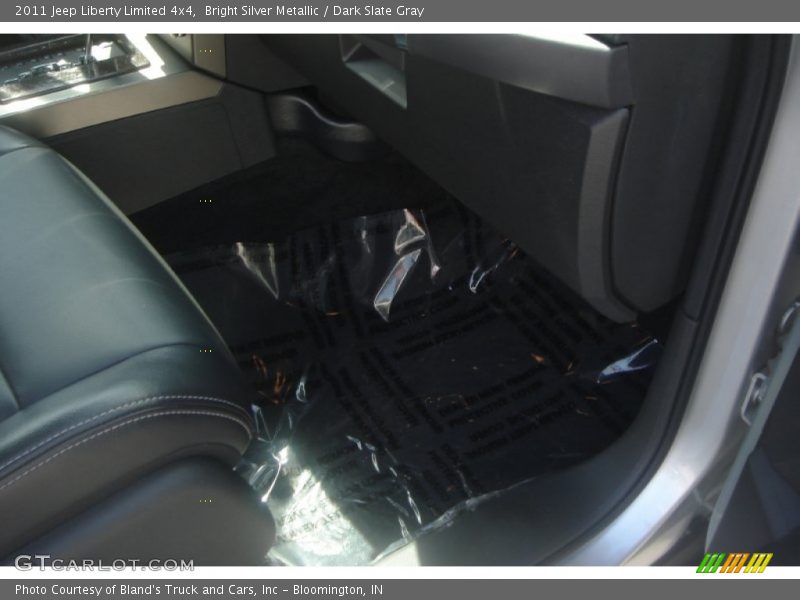 Bright Silver Metallic / Dark Slate Gray 2011 Jeep Liberty Limited 4x4