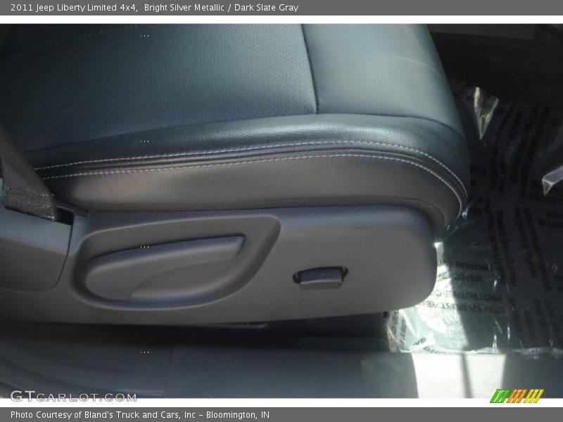 Bright Silver Metallic / Dark Slate Gray 2011 Jeep Liberty Limited 4x4