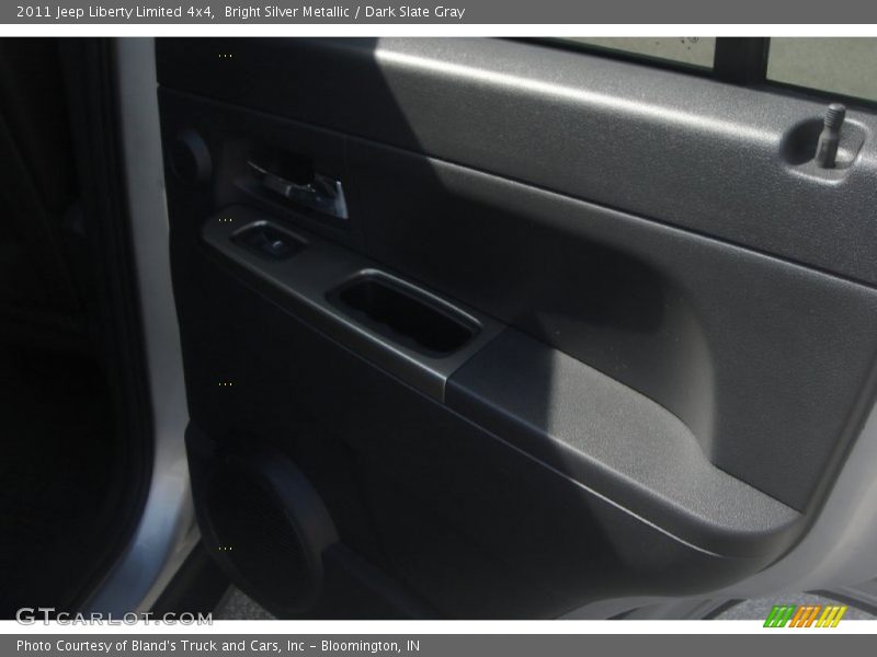 Bright Silver Metallic / Dark Slate Gray 2011 Jeep Liberty Limited 4x4