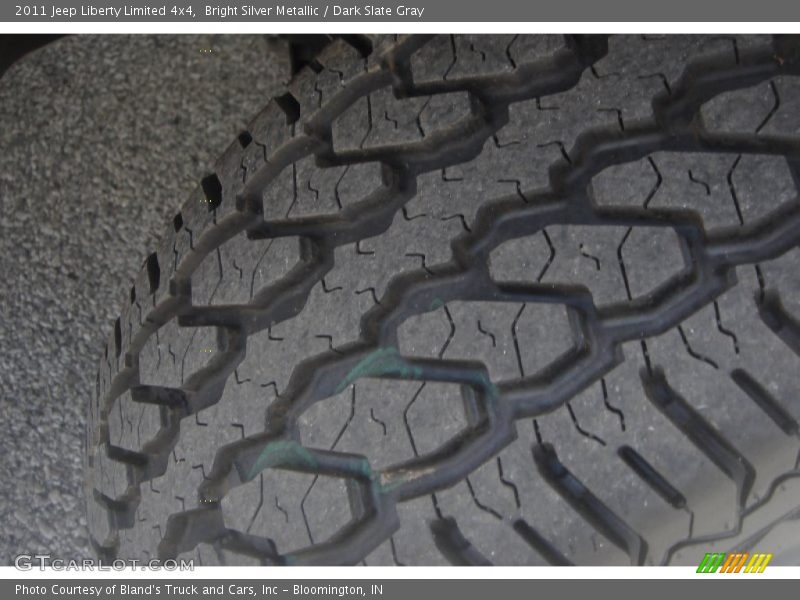 Bright Silver Metallic / Dark Slate Gray 2011 Jeep Liberty Limited 4x4