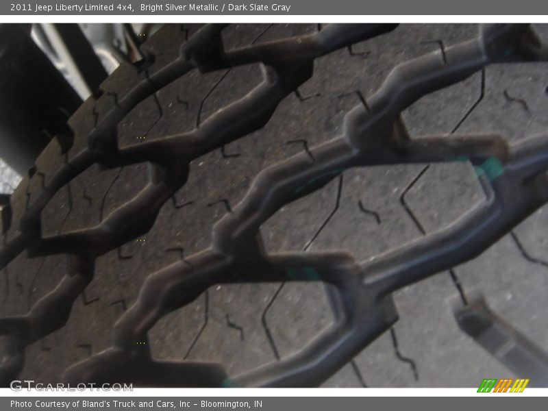 Bright Silver Metallic / Dark Slate Gray 2011 Jeep Liberty Limited 4x4