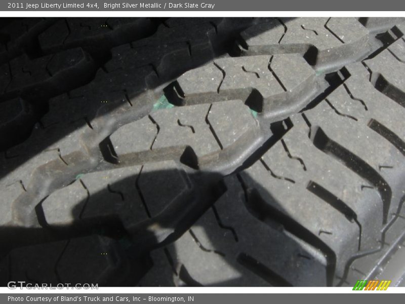 Bright Silver Metallic / Dark Slate Gray 2011 Jeep Liberty Limited 4x4