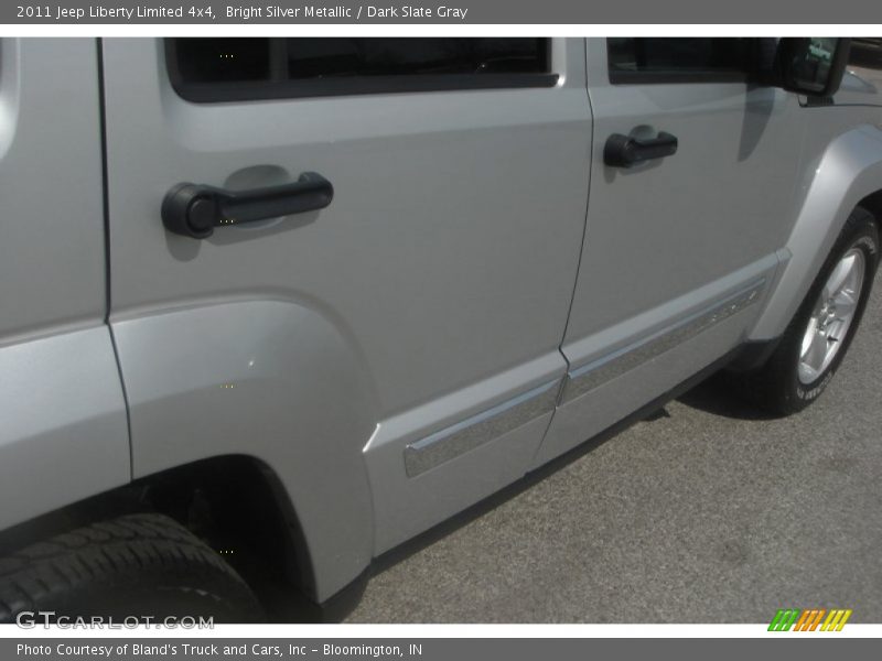 Bright Silver Metallic / Dark Slate Gray 2011 Jeep Liberty Limited 4x4