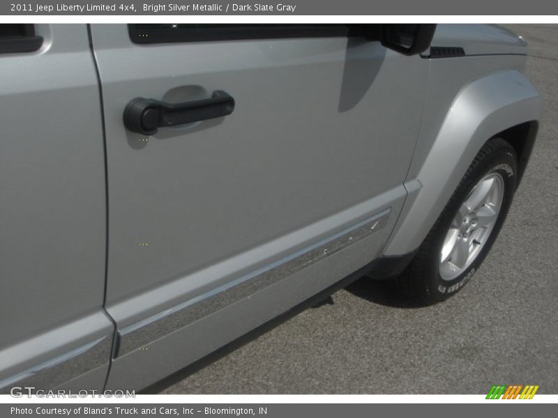 Bright Silver Metallic / Dark Slate Gray 2011 Jeep Liberty Limited 4x4