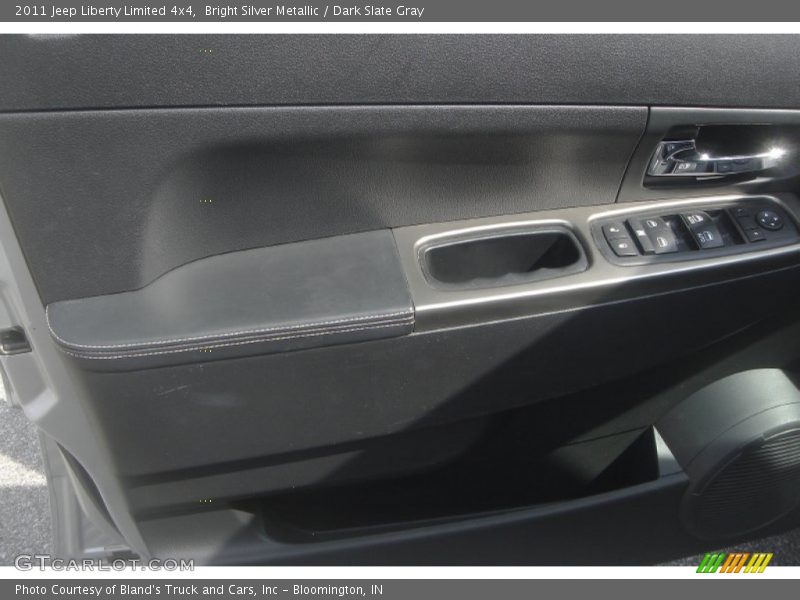 Bright Silver Metallic / Dark Slate Gray 2011 Jeep Liberty Limited 4x4