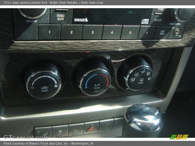 Bright Silver Metallic / Dark Slate Gray 2011 Jeep Liberty Limited 4x4