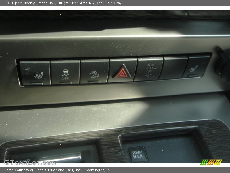 Bright Silver Metallic / Dark Slate Gray 2011 Jeep Liberty Limited 4x4