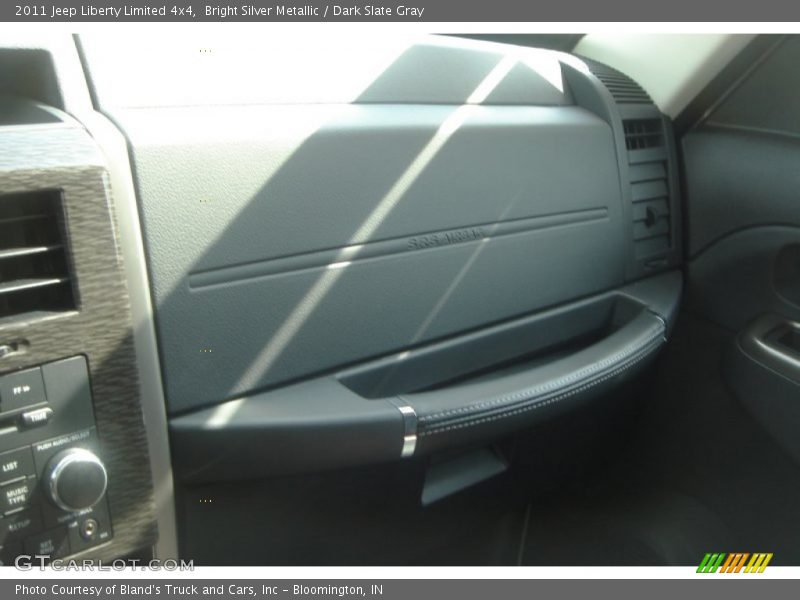 Bright Silver Metallic / Dark Slate Gray 2011 Jeep Liberty Limited 4x4