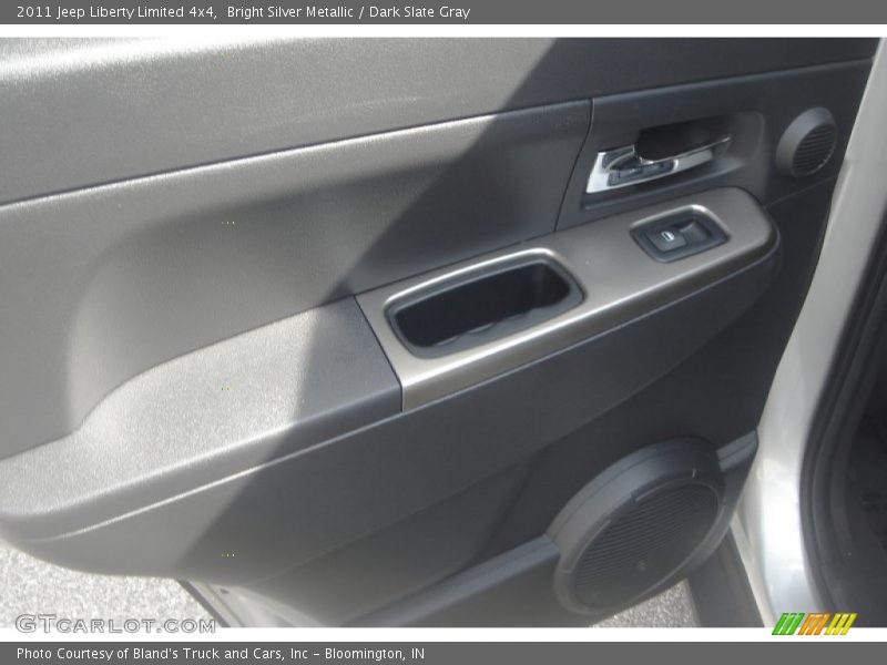 Bright Silver Metallic / Dark Slate Gray 2011 Jeep Liberty Limited 4x4