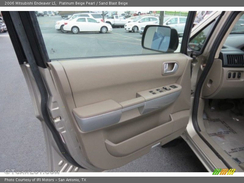 Platinum Beige Pearl / Sand Blast Beige 2006 Mitsubishi Endeavor LS