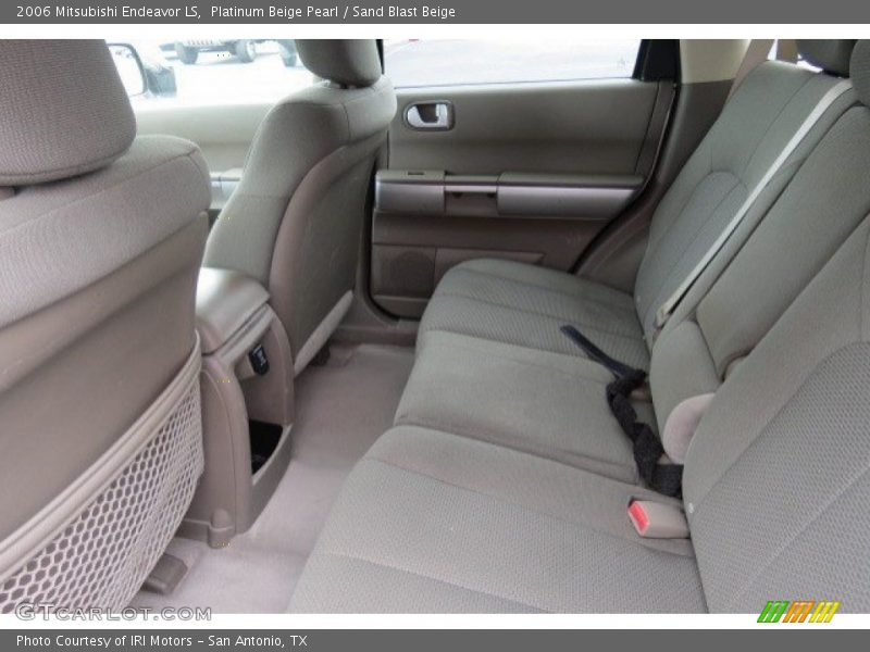 Platinum Beige Pearl / Sand Blast Beige 2006 Mitsubishi Endeavor LS
