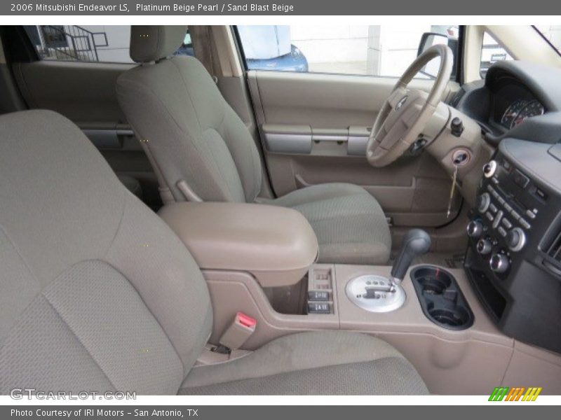 Platinum Beige Pearl / Sand Blast Beige 2006 Mitsubishi Endeavor LS