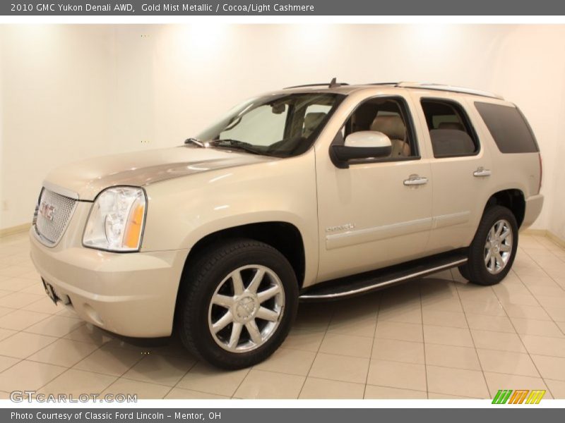 Front 3/4 View of 2010 Yukon Denali AWD
