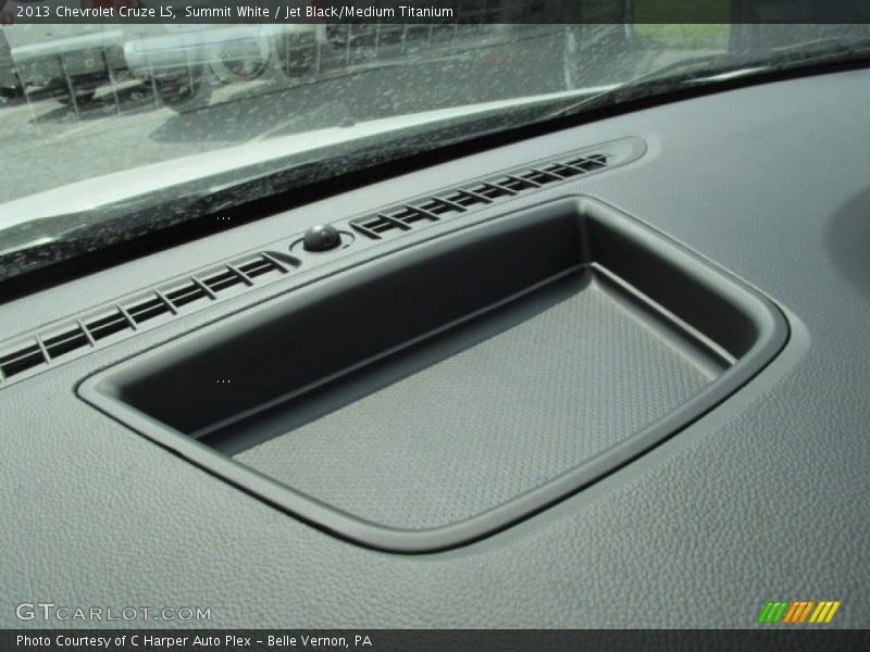 Summit White / Jet Black/Medium Titanium 2013 Chevrolet Cruze LS