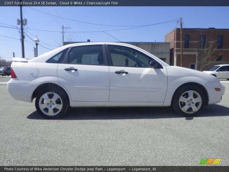 Cloud 9 White / Charcoal/Light Flint 2007 Ford Focus ZX4 SE Sedan