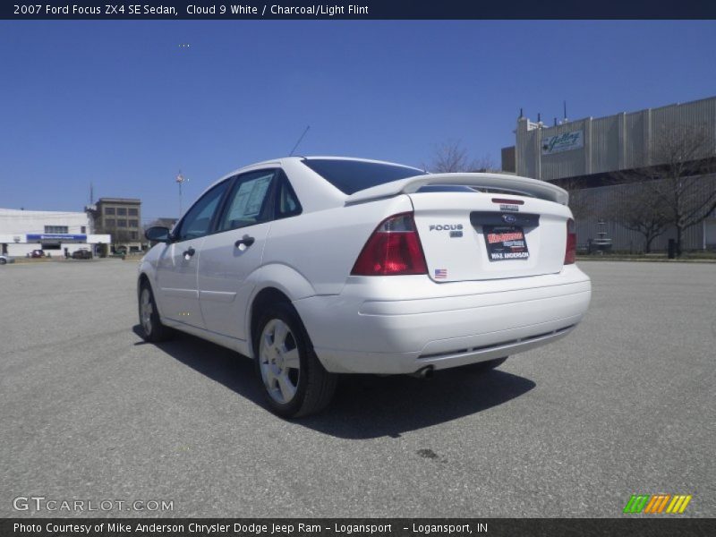 Cloud 9 White / Charcoal/Light Flint 2007 Ford Focus ZX4 SE Sedan