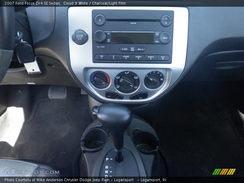 Cloud 9 White / Charcoal/Light Flint 2007 Ford Focus ZX4 SE Sedan